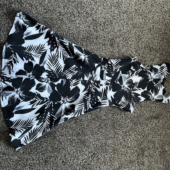 Abercrombie & Fitch halter dress - Picture 4 of 5